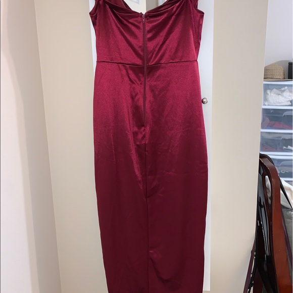 NWT Burgundy Satin Off The Shoulder Midi Dress - Picture 5 of 6